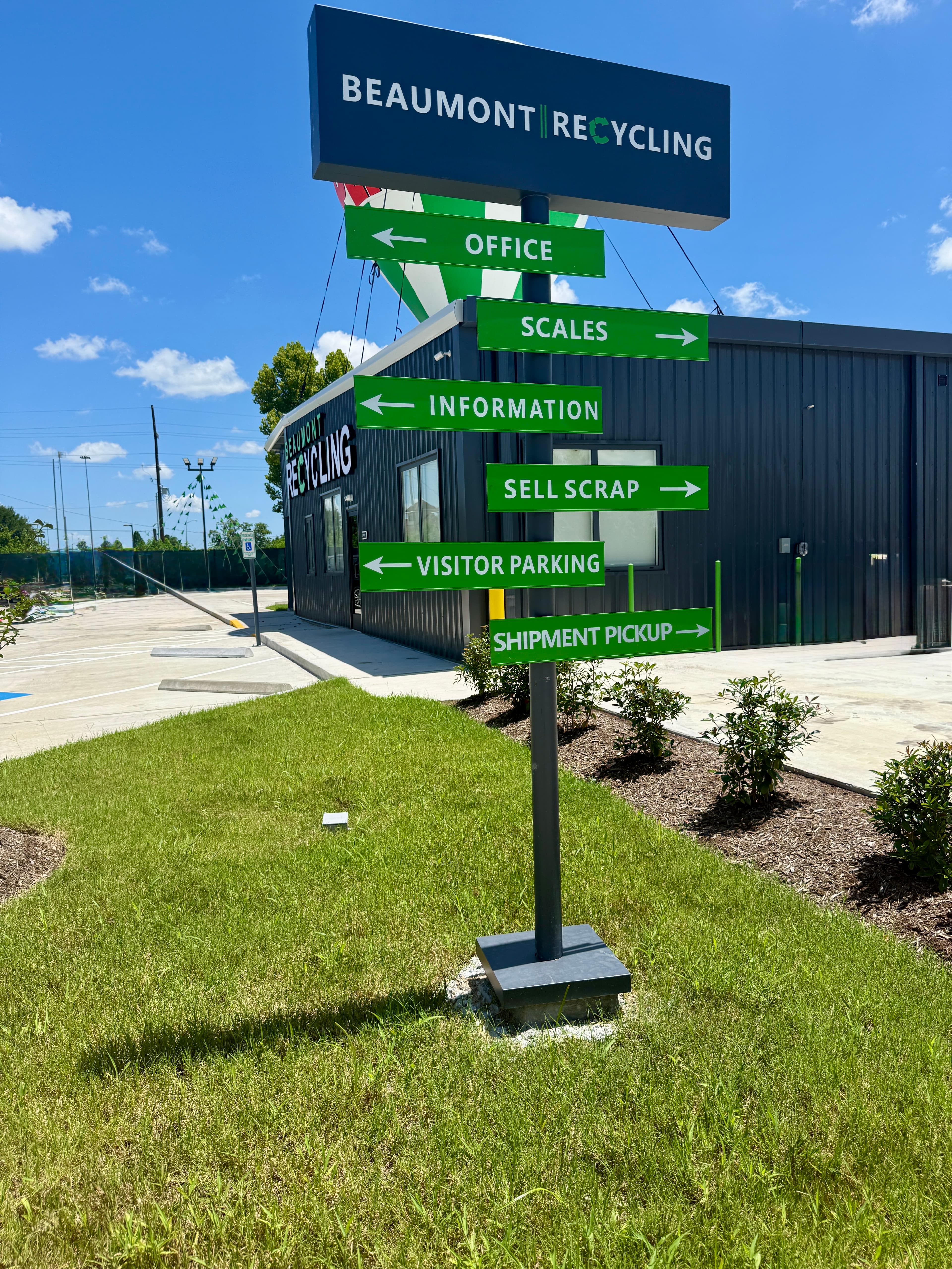 Entrance directional sign at Beaumont Recycling